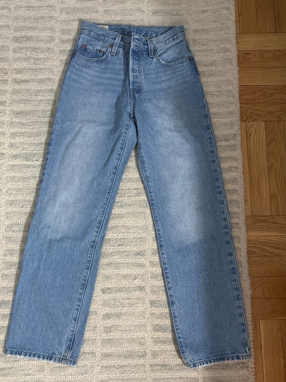 Levi’s Classic Light Blue Women's Mid-Rise Straight Jeans